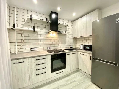 Selling 1-bedroom apartment with modern renovation in the city center. c1