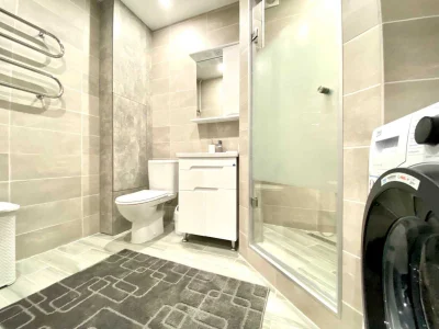 Selling 1-bedroom apartment with modern renovation in the city center. c1
