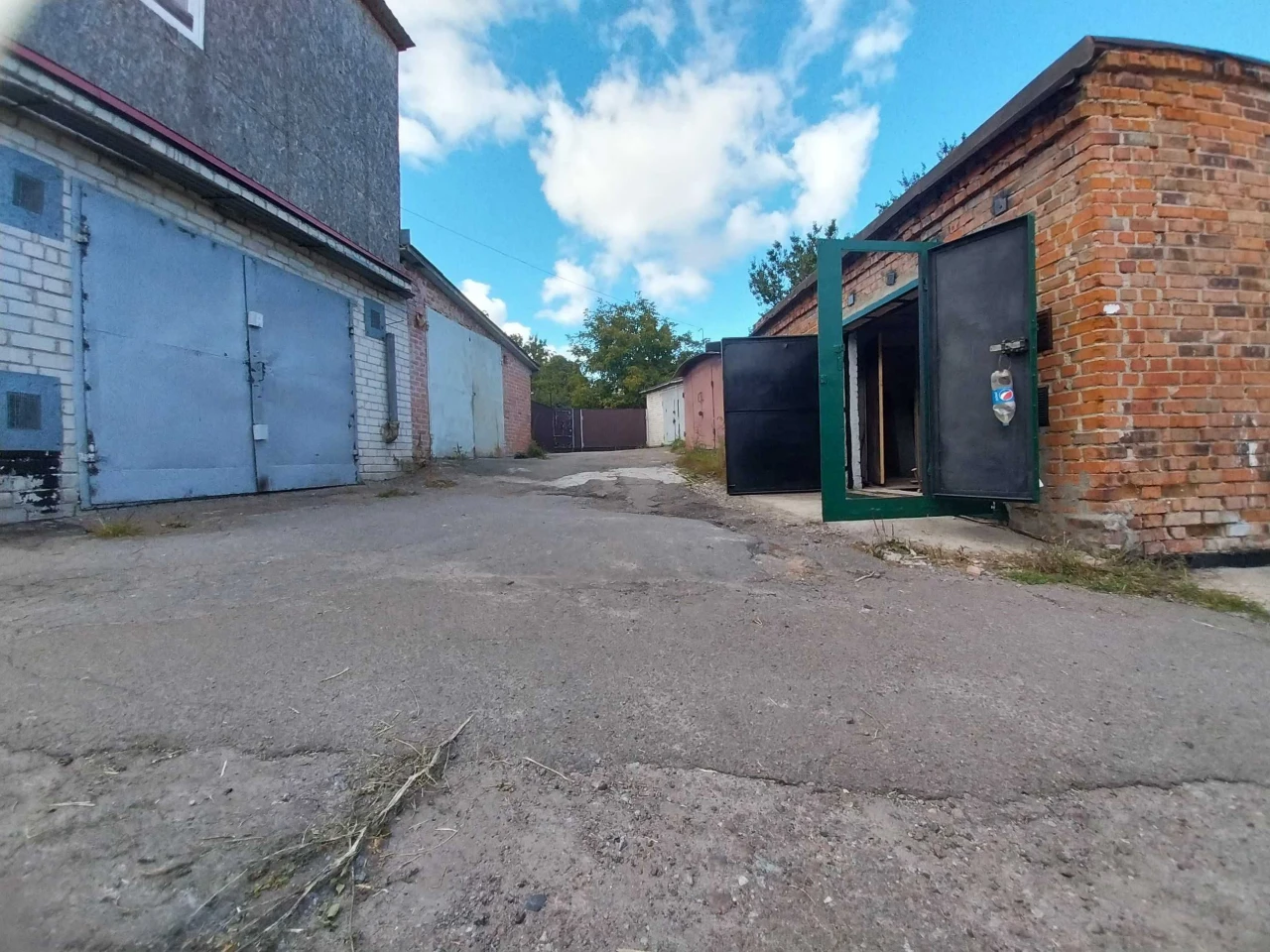 For Sale: Garage in Auto-Cooperative No. 8