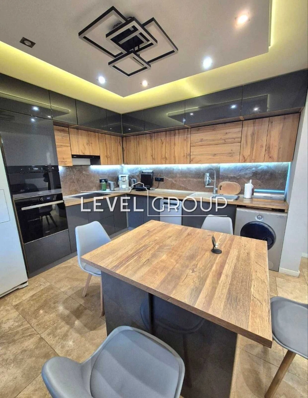 Sale of a 3-bedroom apartment at вул. V'yacheslava Chorn