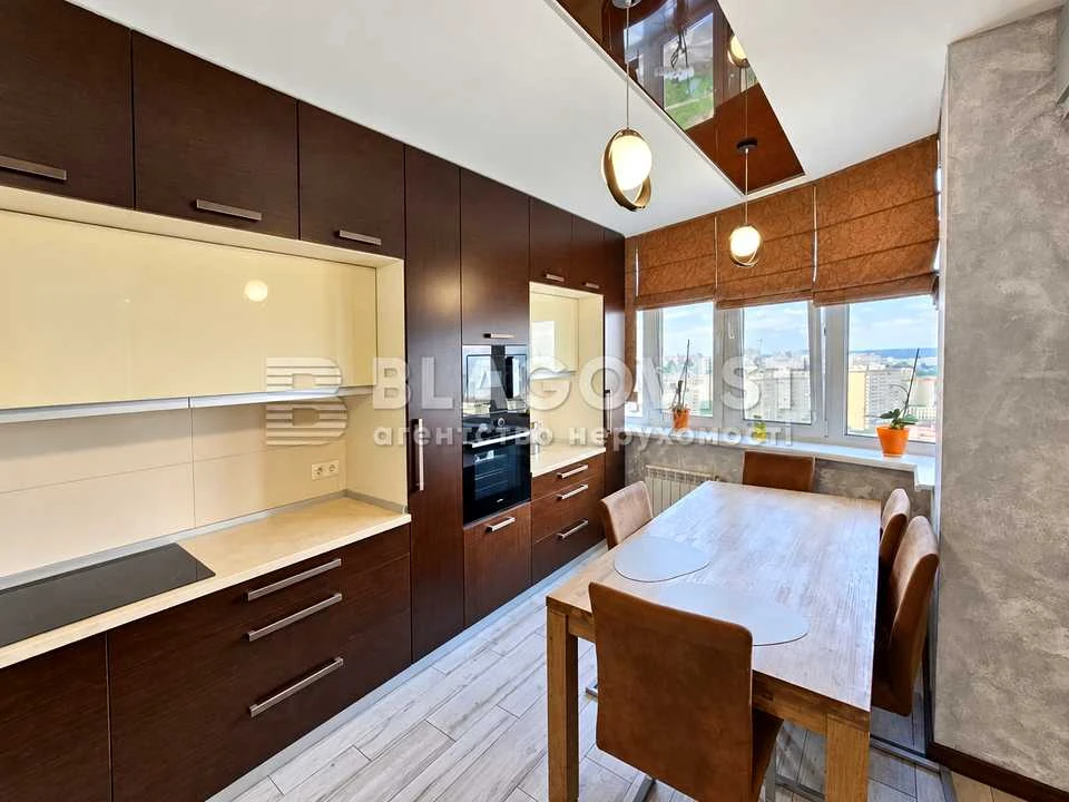 Apartment. Dragomannova st., Kyiv