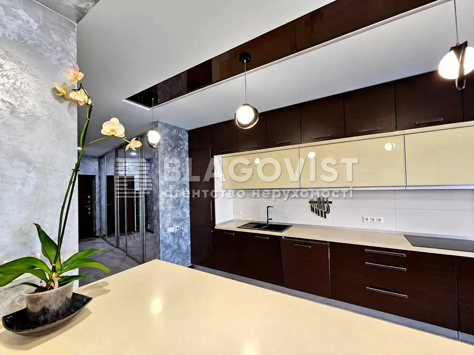 Apartment. Dragomannova st., Kyiv