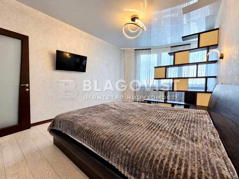 Apartment. Dragomannova st., Kyiv
