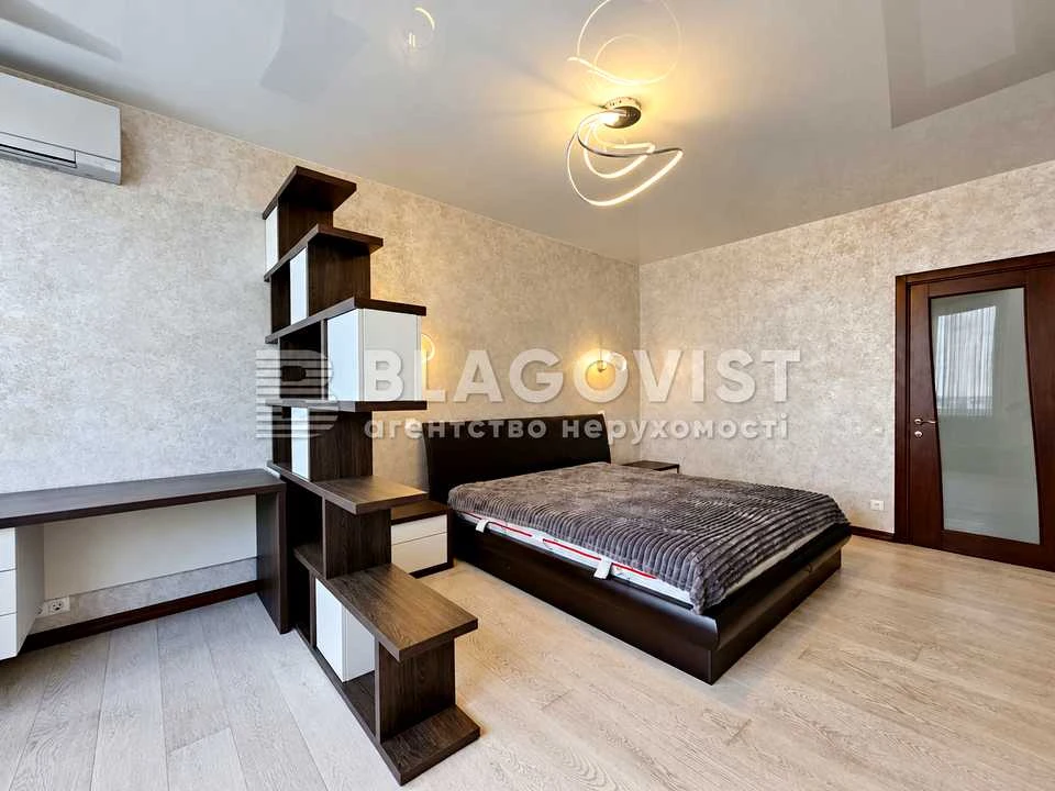 Apartment. Dragomannova st., Kyiv