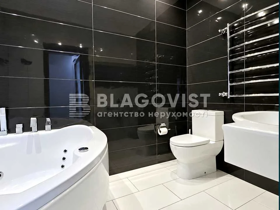 Apartment. Dragomannova st., Kyiv