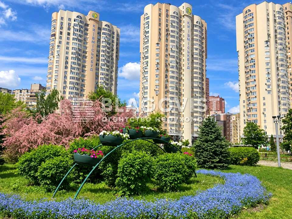 Apartment. Dragomannova st., Kyiv