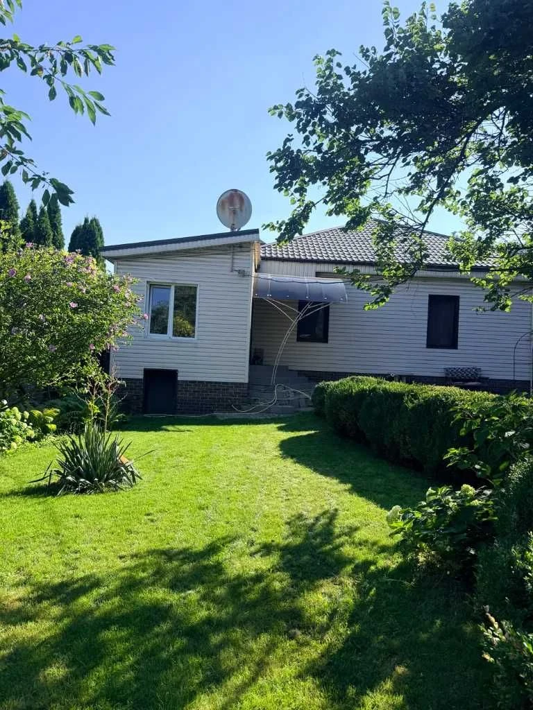 For Sale: 5-room house in the center, M. Hrushevsky area, 5 acres