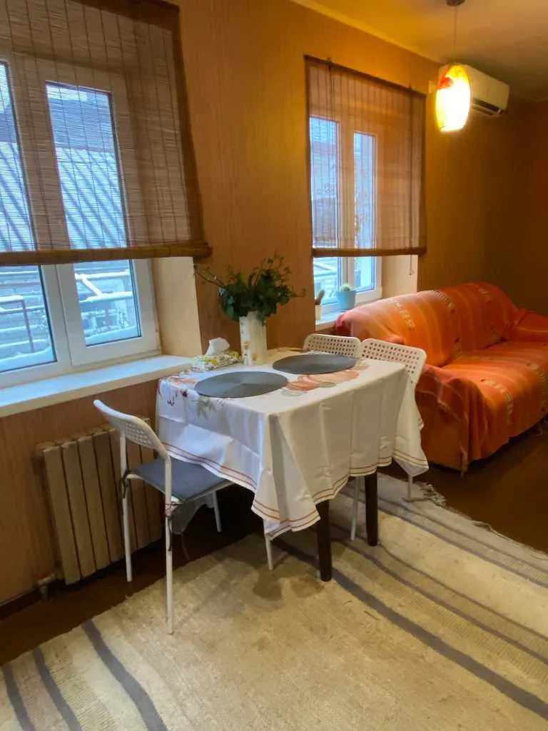 For Sale: 5-room house in the center, M. Hrushevsky area, 5 acres