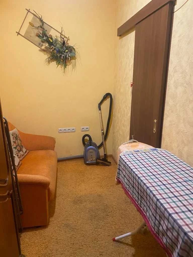 For Sale: 5-room house in the center, M. Hrushevsky area, 5 acres