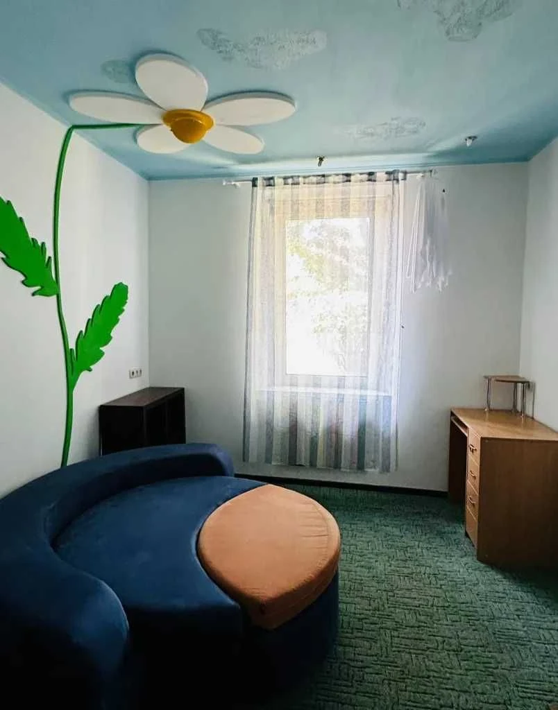 For Sale: 5-room house in the center, M. Hrushevsky area, 5 acres