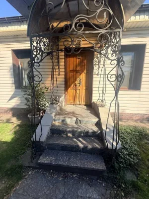 For Sale: 5-room house in the center, M. Hrushevsky area, 5 acres