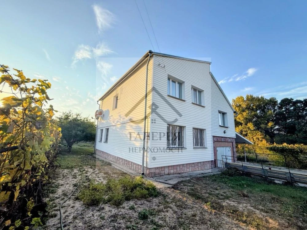 For sale, two-story house 150m2 + garage 19m2 + basement 18m2.