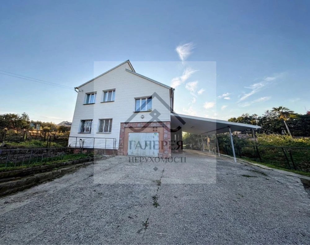 For sale, two-story house 150m2 + garage 19m2 + basement 18m2.
