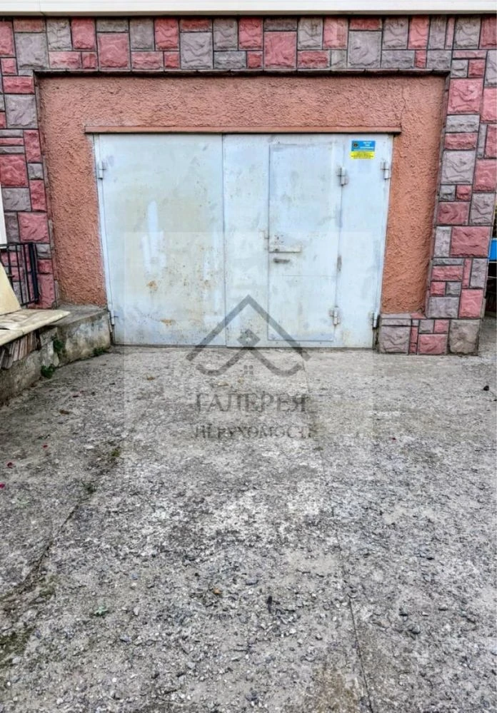 For sale, two-story house 150m2 + garage 19m2 + basement 18m2.