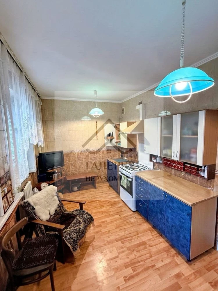 For sale, two-story house 150m2 + garage 19m2 + basement 18m2.
