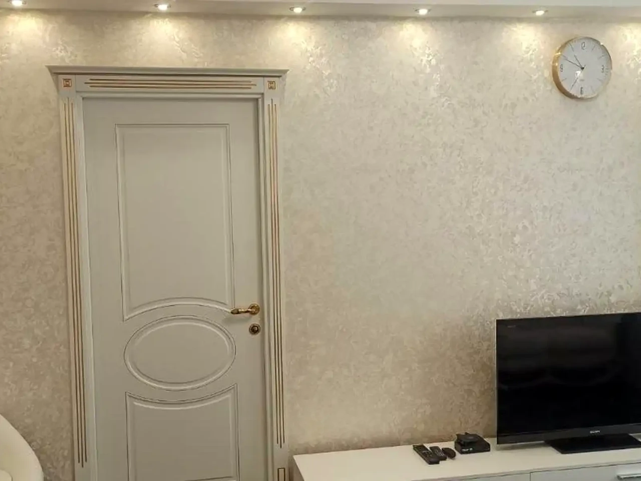 Rent 2-room apartment 50 m² on the 5th floor.