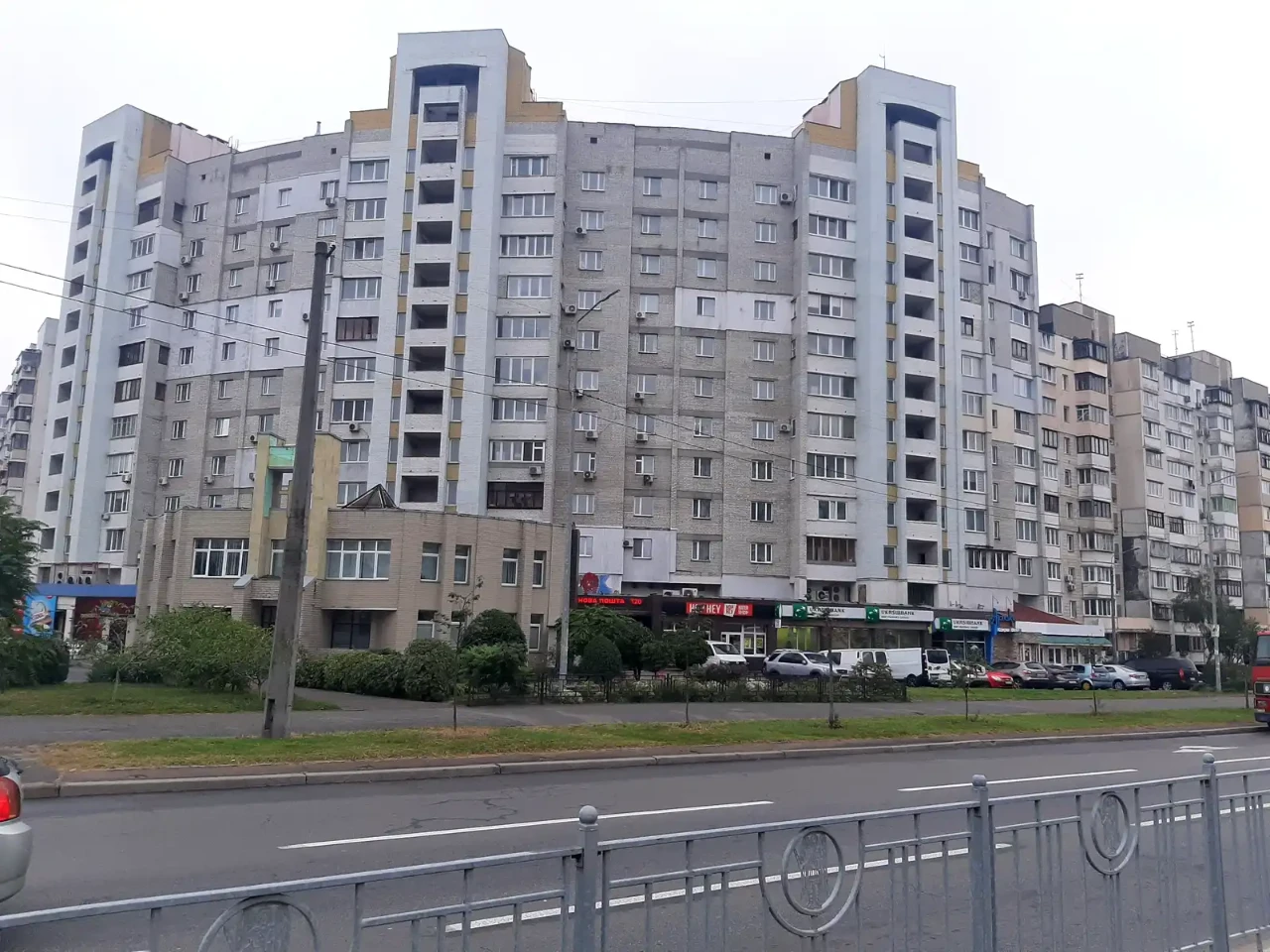 Rent 1-bedroom apartment 50 sq m on the 5th floor of a 12-story building.