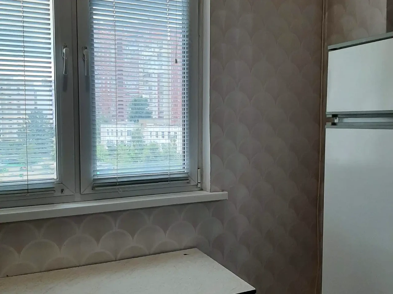 Rent 1-bedroom apartment 50 sq m on the 5th floor of a 12-story building.