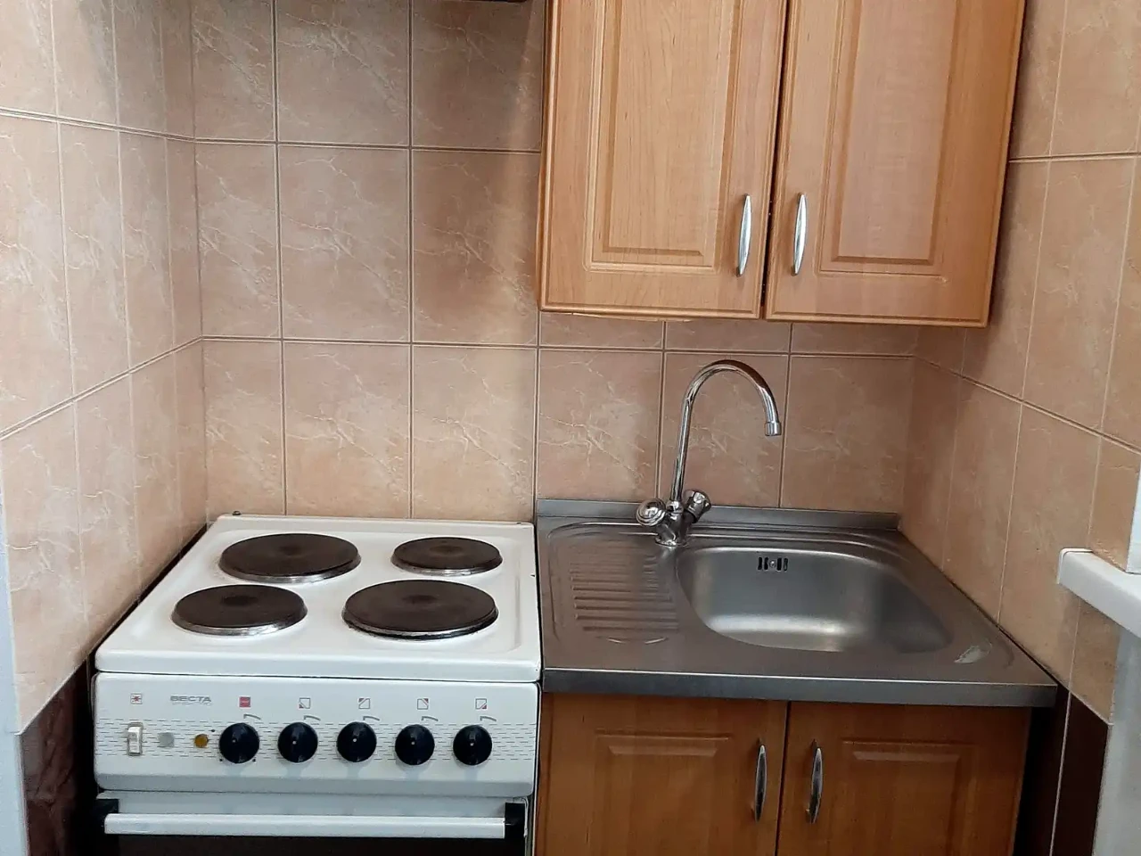 Rent 1-bedroom apartment 50 sq m on the 5th floor of a 12-story building.