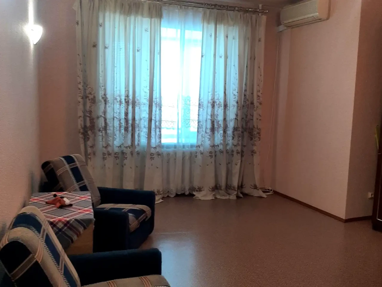Rent 1-bedroom apartment 50 sq m on the 5th floor of a 12-story building.