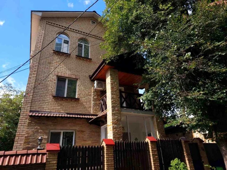 Будинок. Київ, Арсенальна пл.
