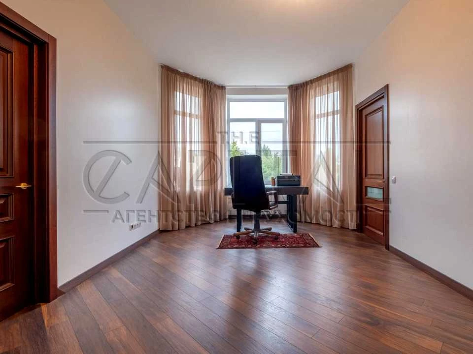 Будинок. Київ, Садова