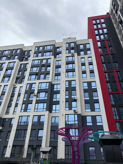 Просторная сданная трехкомнатная квартира в ЖК Main House_M
