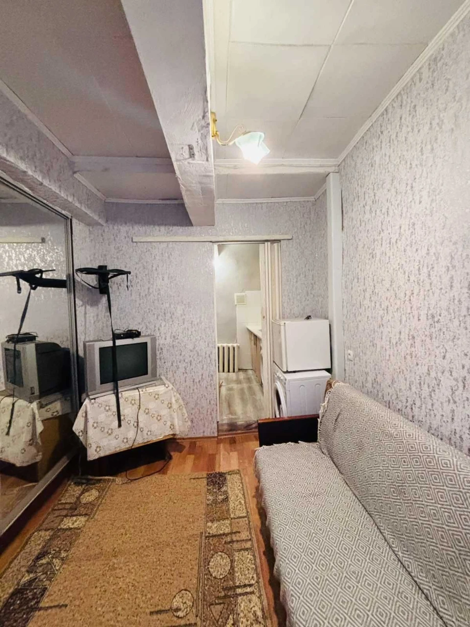 For Sale 1 Room Apartment on Nyzhynska Soborna Square Street