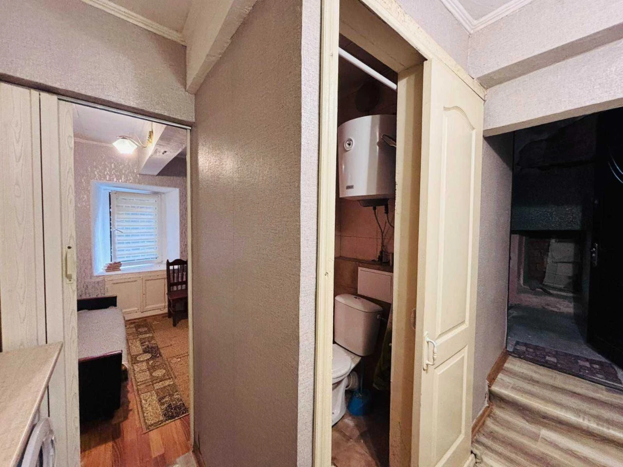 For Sale 1 Room Apartment on Nyzhynska Soborna Square Street