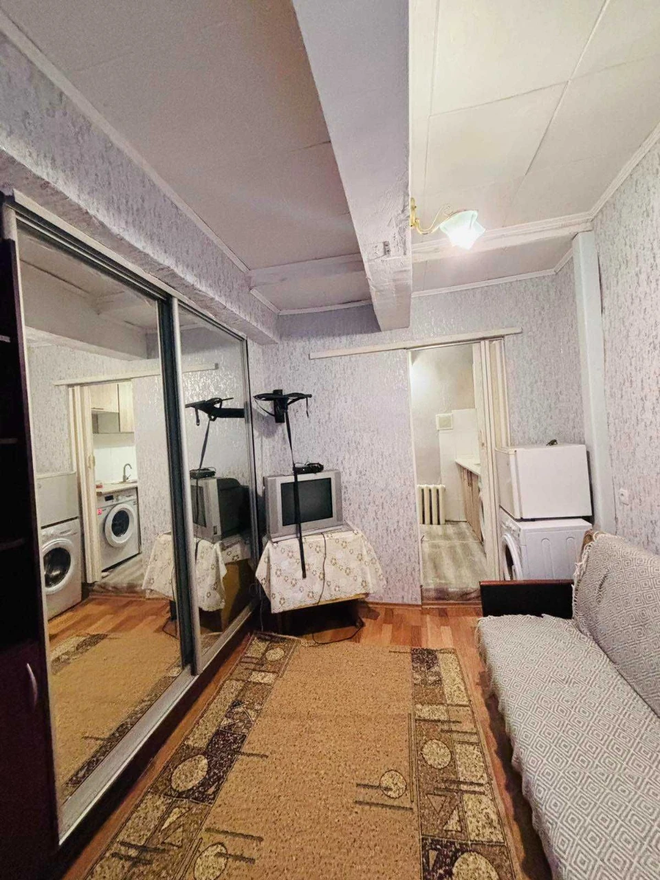 For Sale 1 Room Apartment on Nyzhynska Soborna Square Street