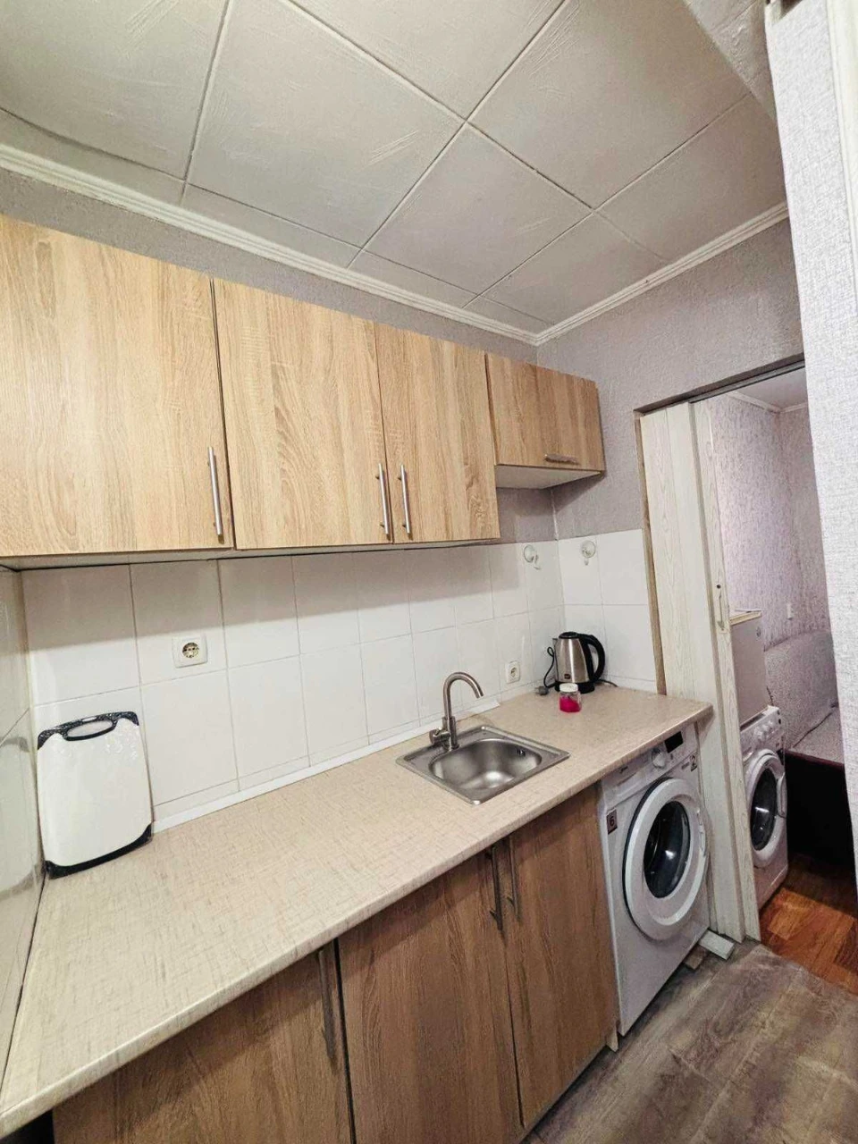 For Sale 1 Room Apartment on Nyzhynska Soborna Square Street
