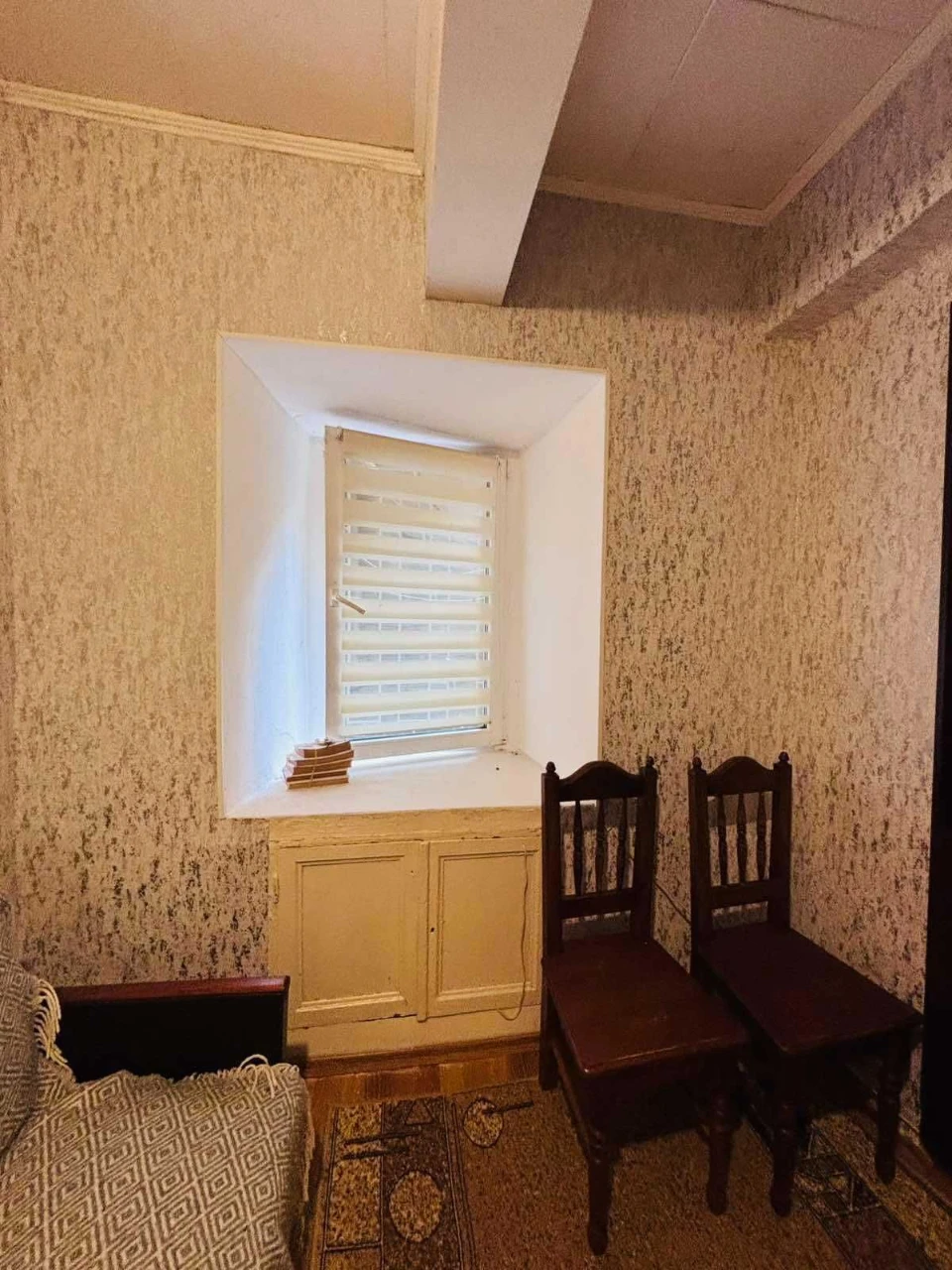 For Sale 1 Room Apartment on Nyzhynska Soborna Square Street