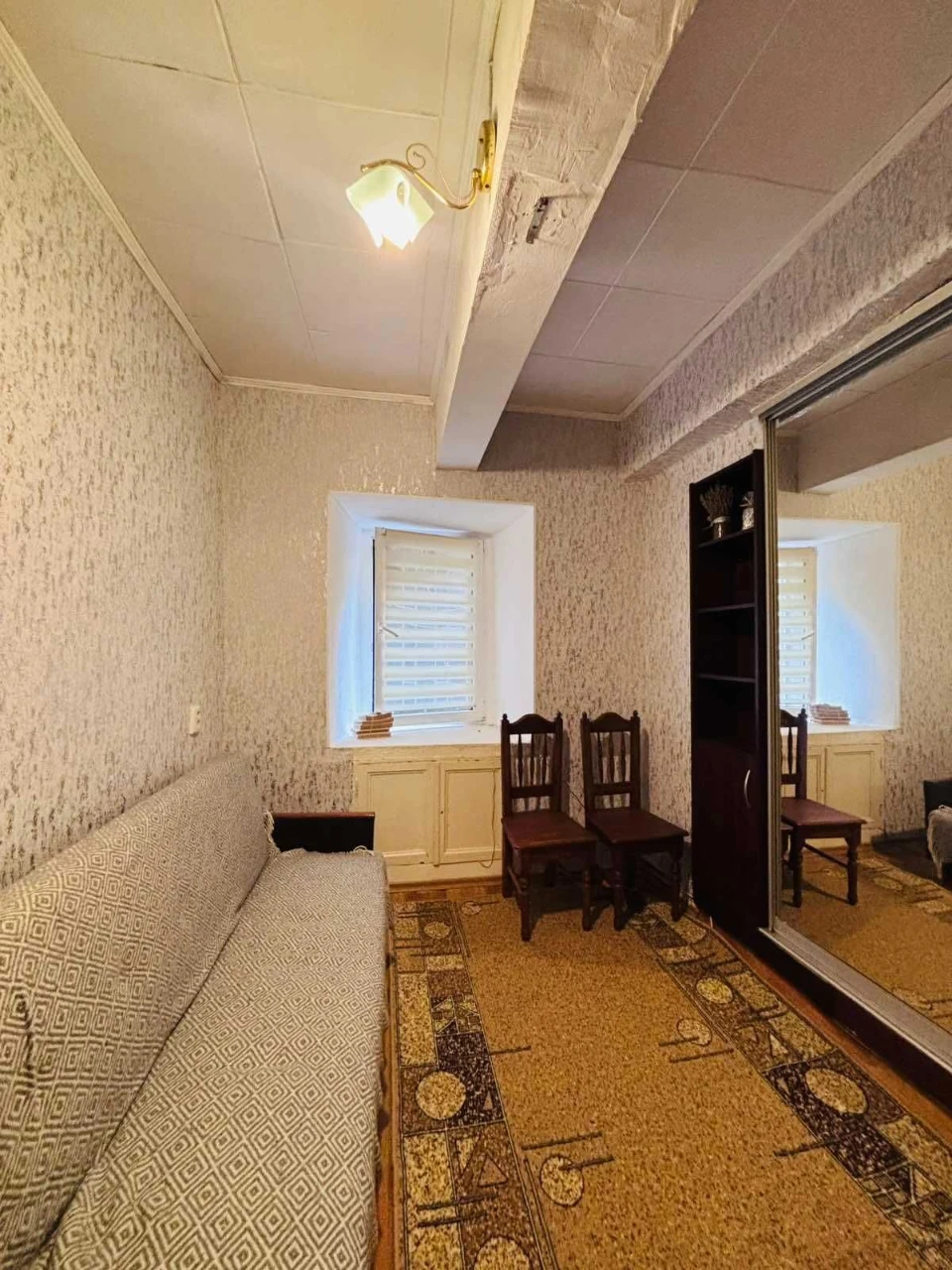 For Sale 1 Room Apartment on Nyzhynska Soborna Square Street