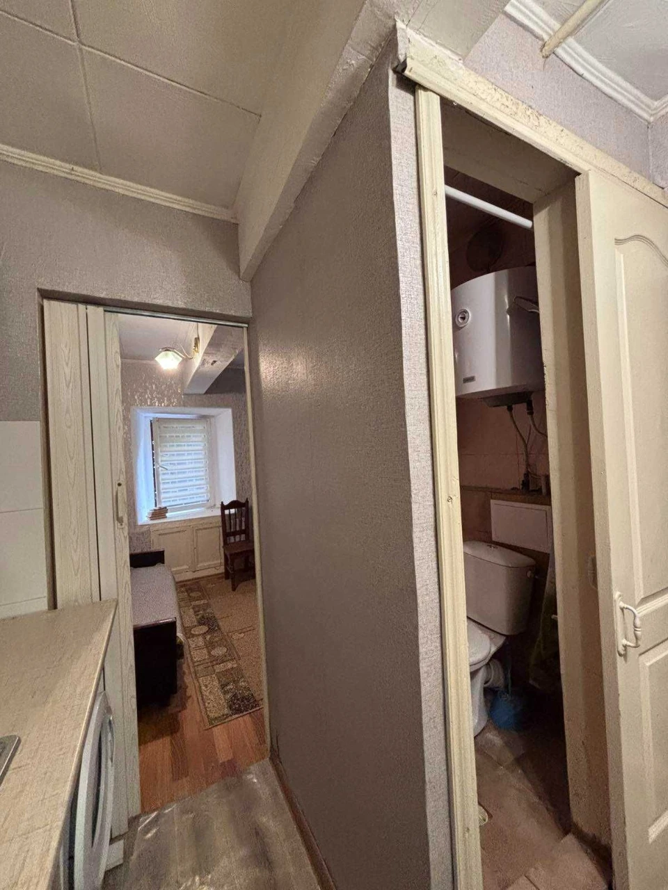 For Sale 1 Room Apartment on Nyzhynska Soborna Square Street