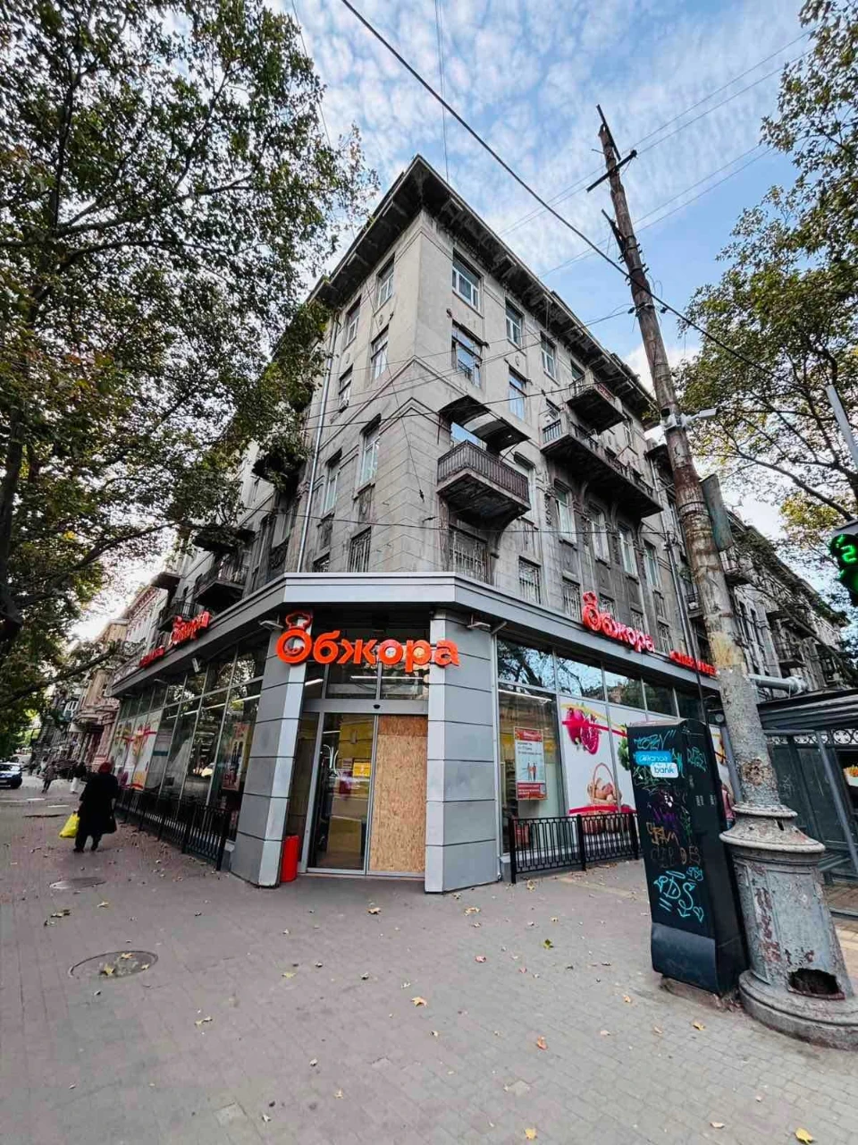 For Sale 1 Room Apartment on Nyzhynska Soborna Square Street