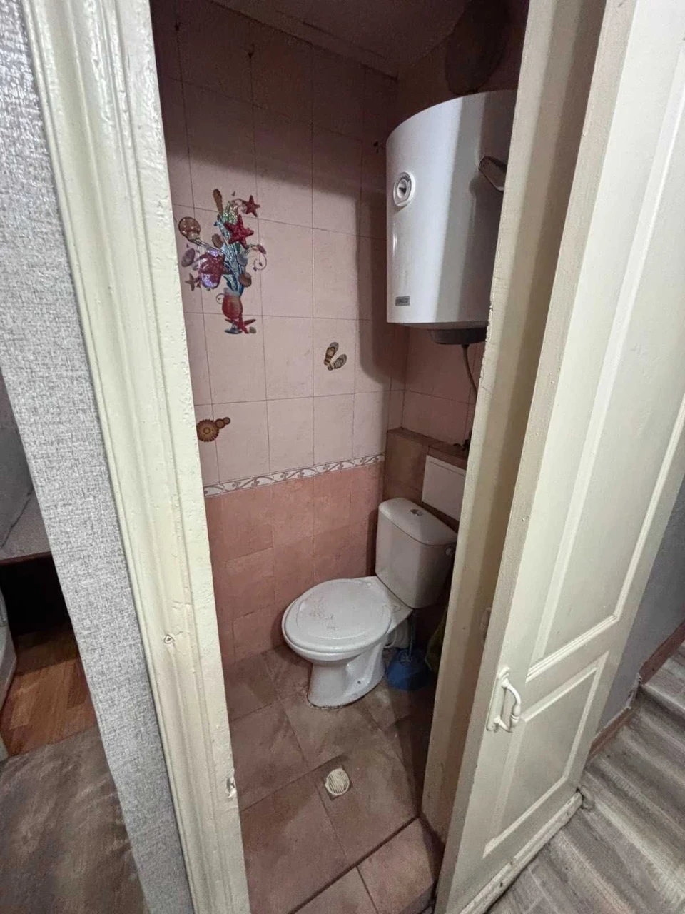 For Sale 1 Room Apartment on Nyzhynska Soborna Square Street