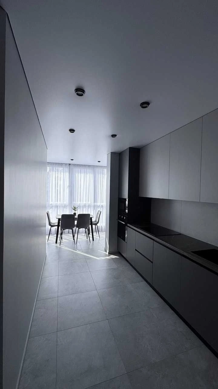 Sale of a one-bedroom apartment with a studio kitchen on вул. Роксо