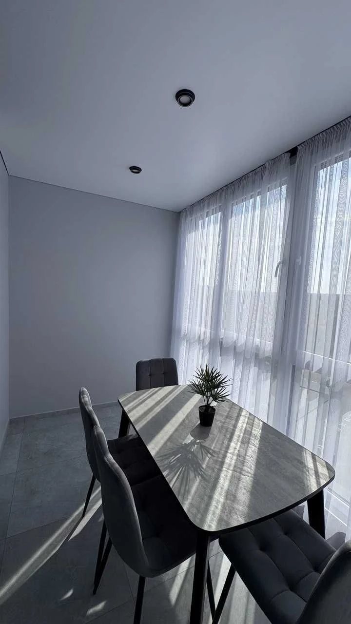 Sale of a one-bedroom apartment with a studio kitchen on вул. Роксо