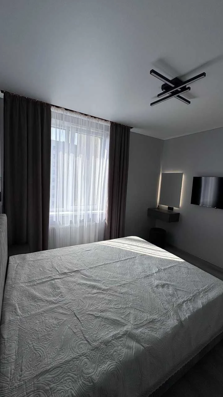 Sale of a one-bedroom apartment with a studio kitchen on вул. Роксо