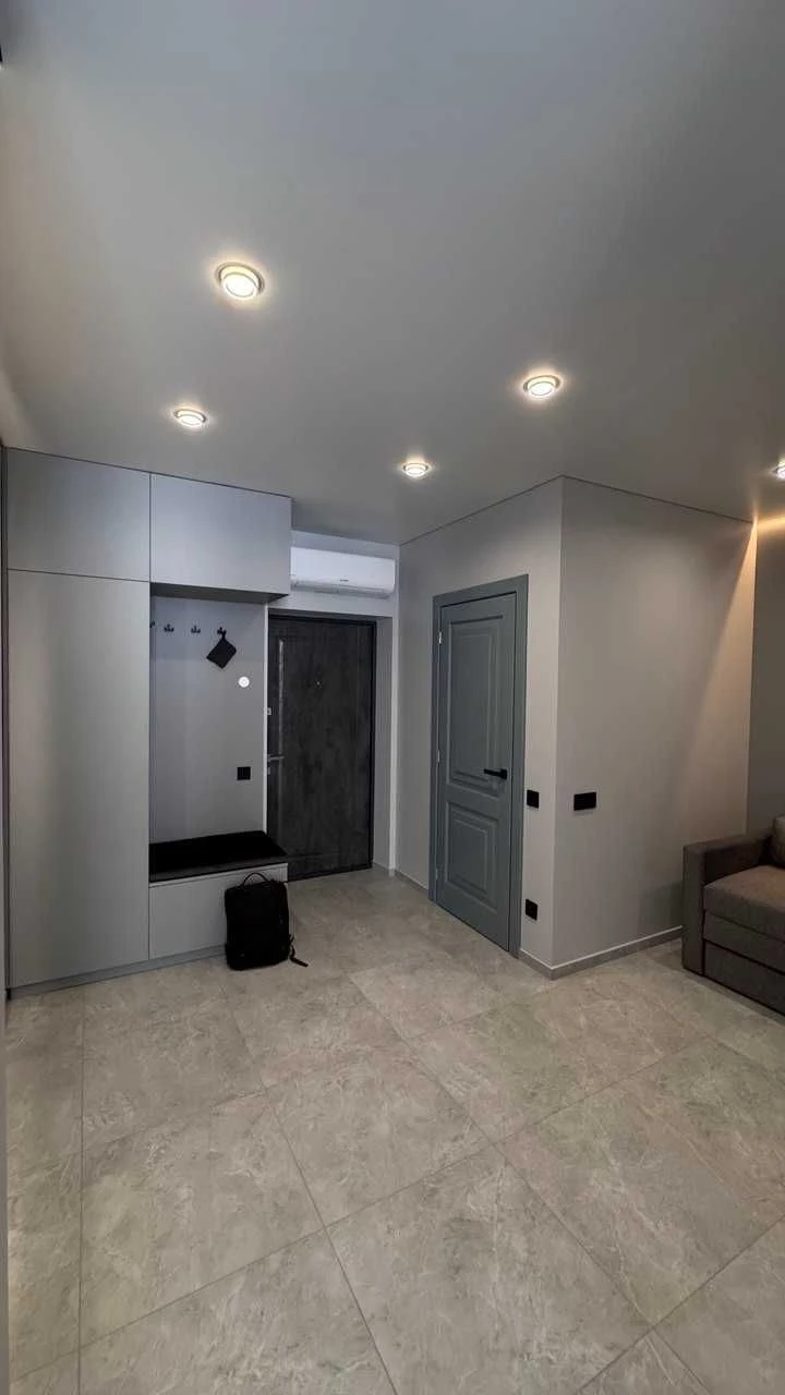 Sale of a one-bedroom apartment with a studio kitchen on вул. Роксо