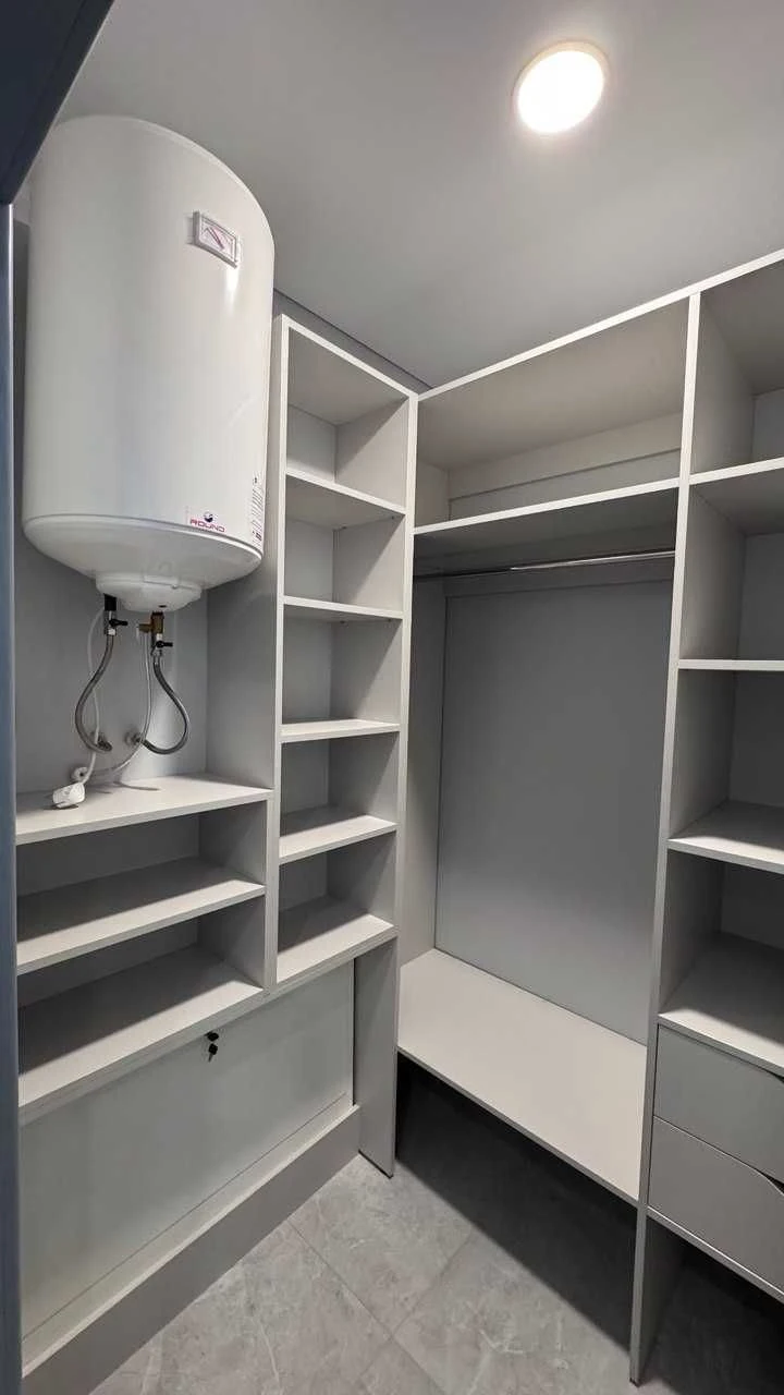 Sale of a one-bedroom apartment with a studio kitchen on вул. Роксо