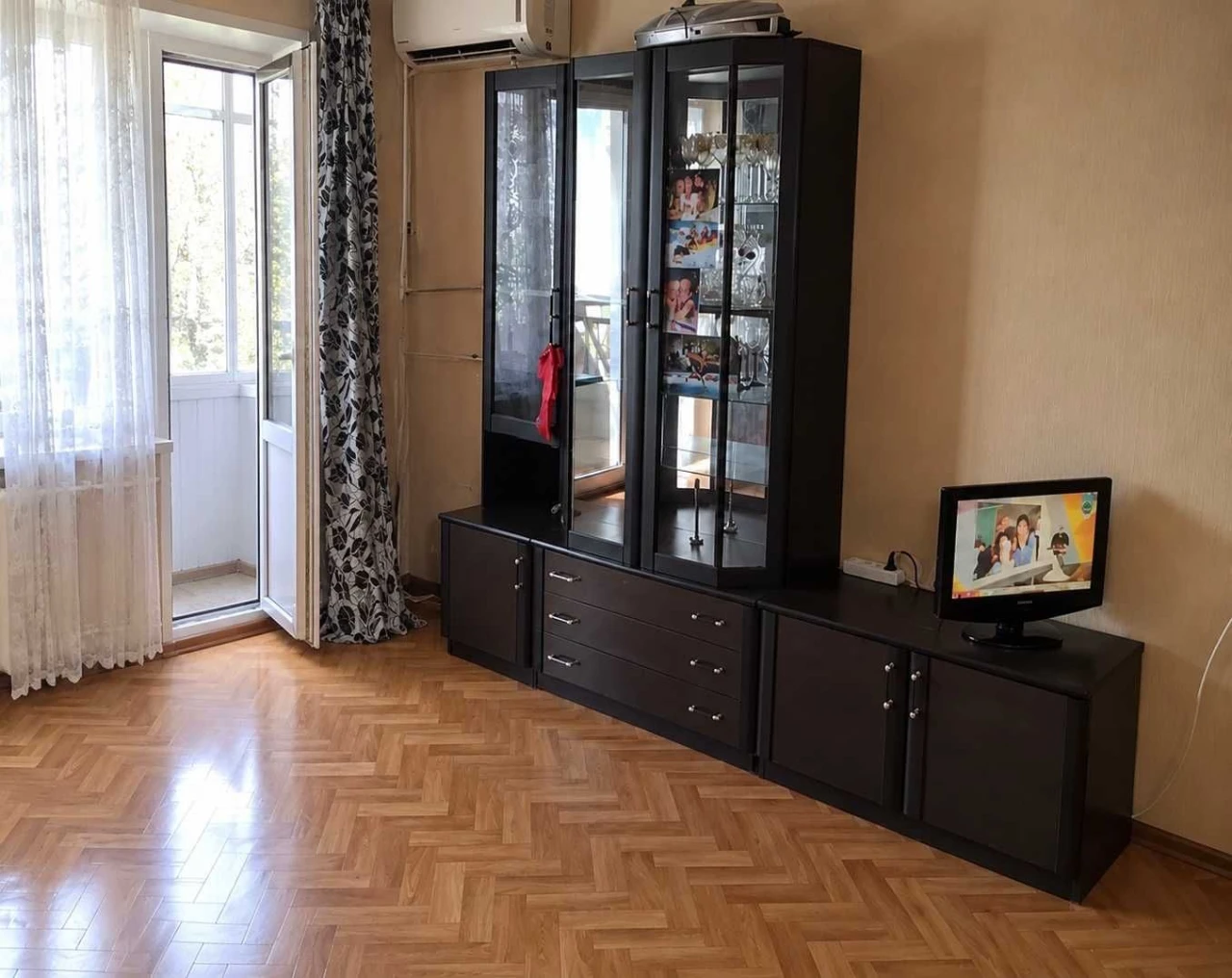 For sale 1-bedroom apartment on KhTZ. Walking to the metro