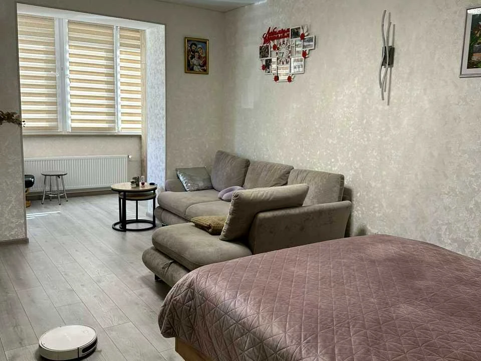 Apartment. Zhytomyr, Zakhysnykiv Ukrainy Street