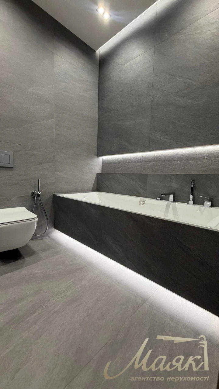 Sale of a 3-room apartment in the residential complex Boulevard Fontaniv, Pecersky district,