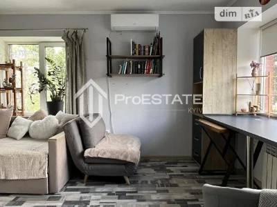 Продаж 1к квартири 32.5 кв. м на вул. Василя Вишиваного 2 •