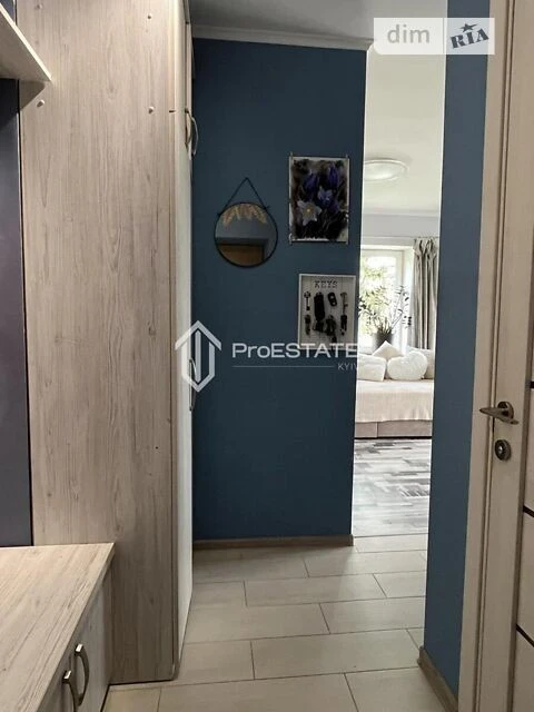 Продаж 1к квартири 32.5 кв. м на вул. Василя Вишиваного 2 •