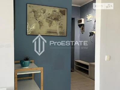 Продаж 1к квартири 32.5 кв. м на вул. Василя Вишиваного 2 •