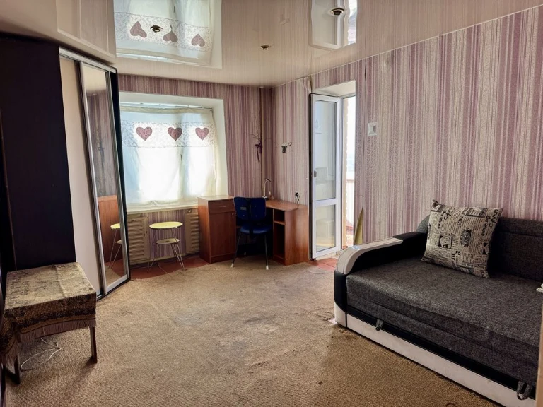 For Sale 2-room Apartment in Gradetsky