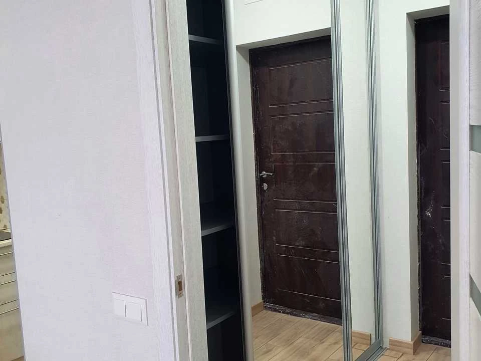 Apartment. Kyiv, Kharkiv Avenue