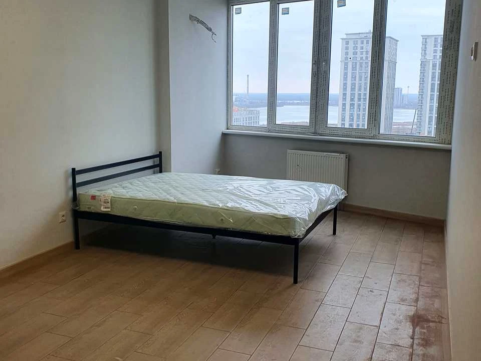 Apartment. Kyiv, Kharkiv Avenue